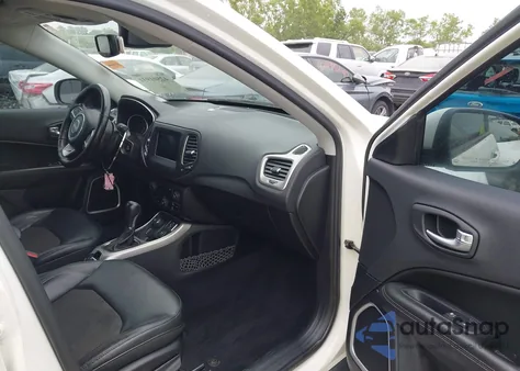 2018 Jeep Compass Latitude 4X4 z USA, uszkodzony, nr VIN 3C4NJDBB4JT453583